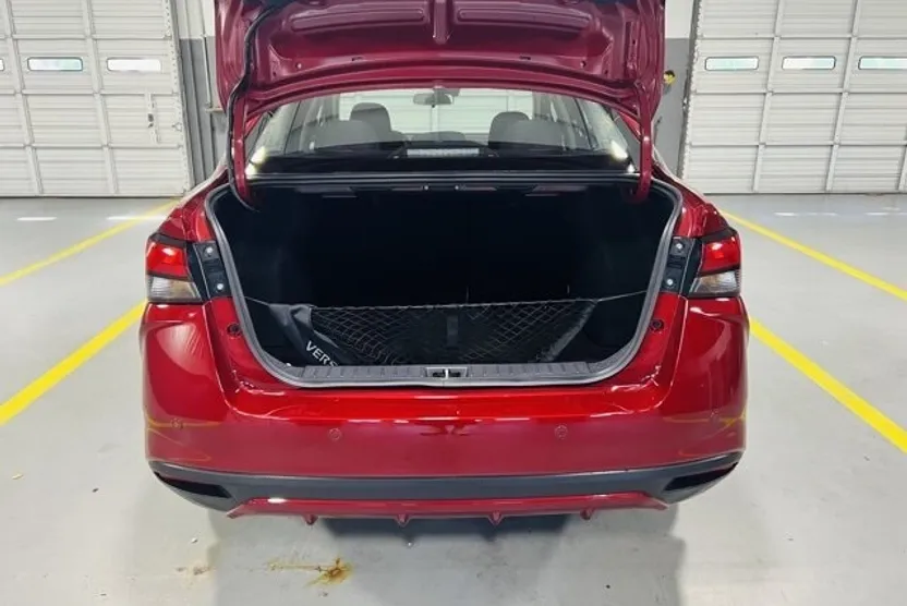2025 Nissan Versa SV photo 1