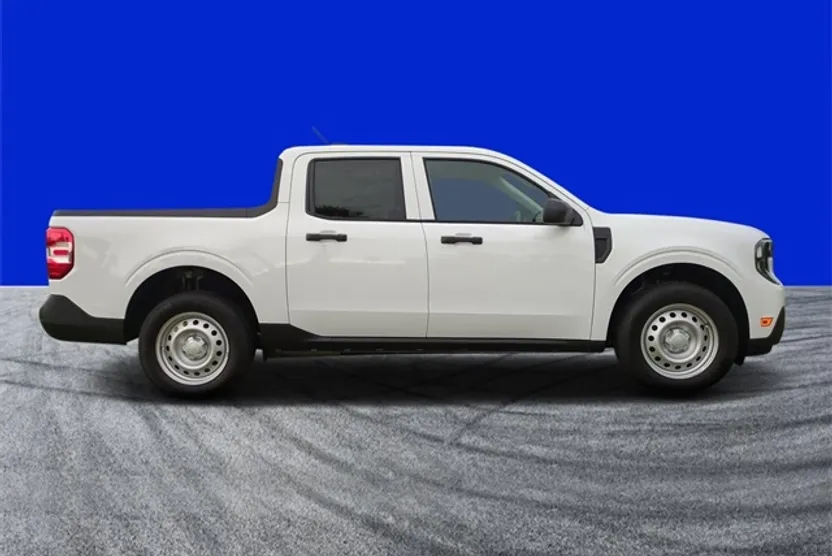 2025 Ford Maverick XL photo 1