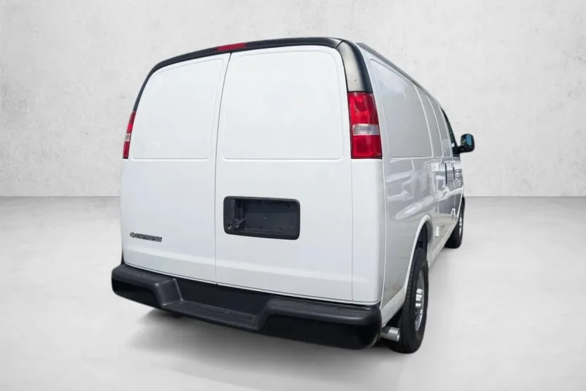 2025 Chevrolet Express Cargo 2500 Base photo 1