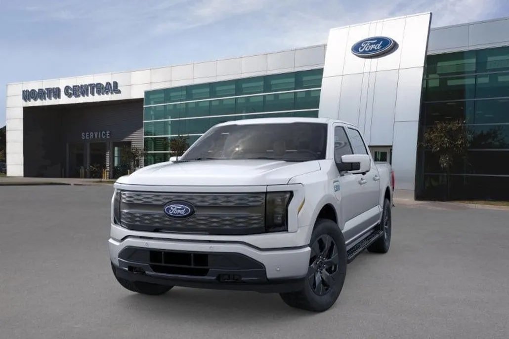 2025 Ford F-150 Lightning Lariat photo 1