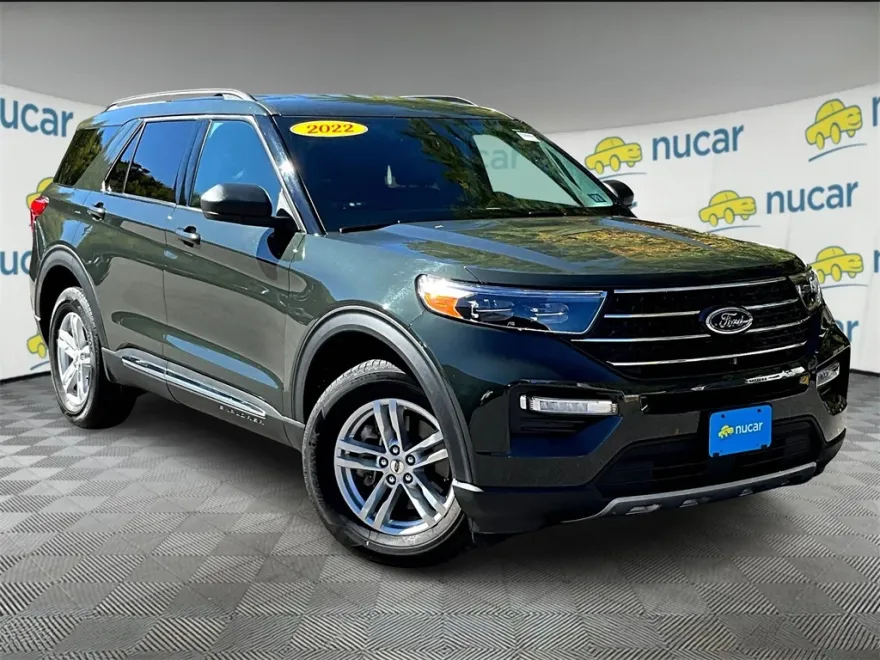 2022 Ford Explorer XLT photo 1