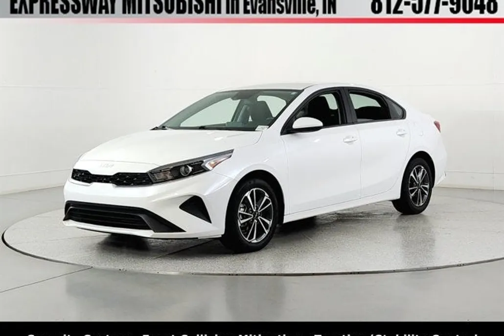 2024 Kia Forte LXS photo 1