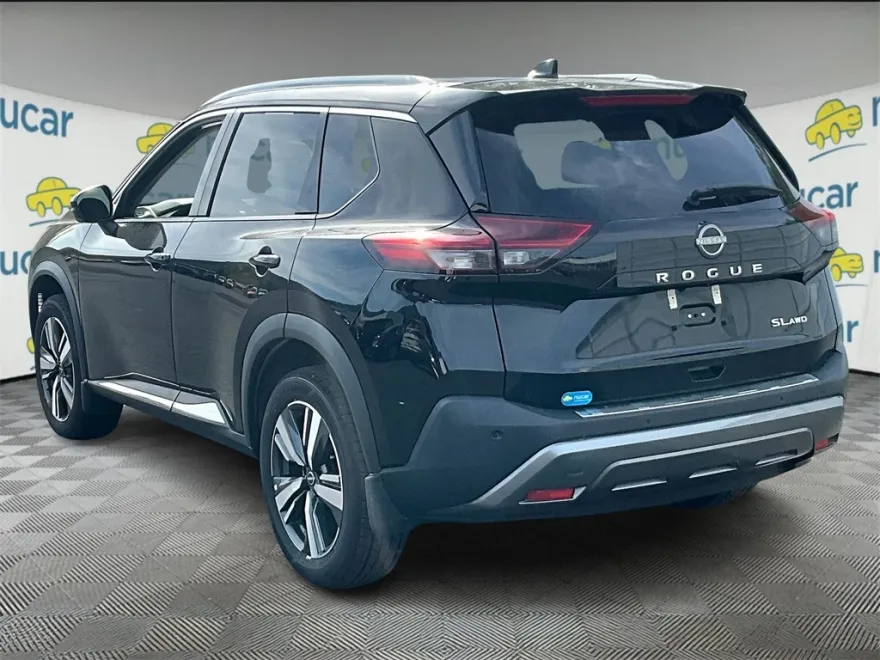 2022 Nissan Rogue SL photo 1