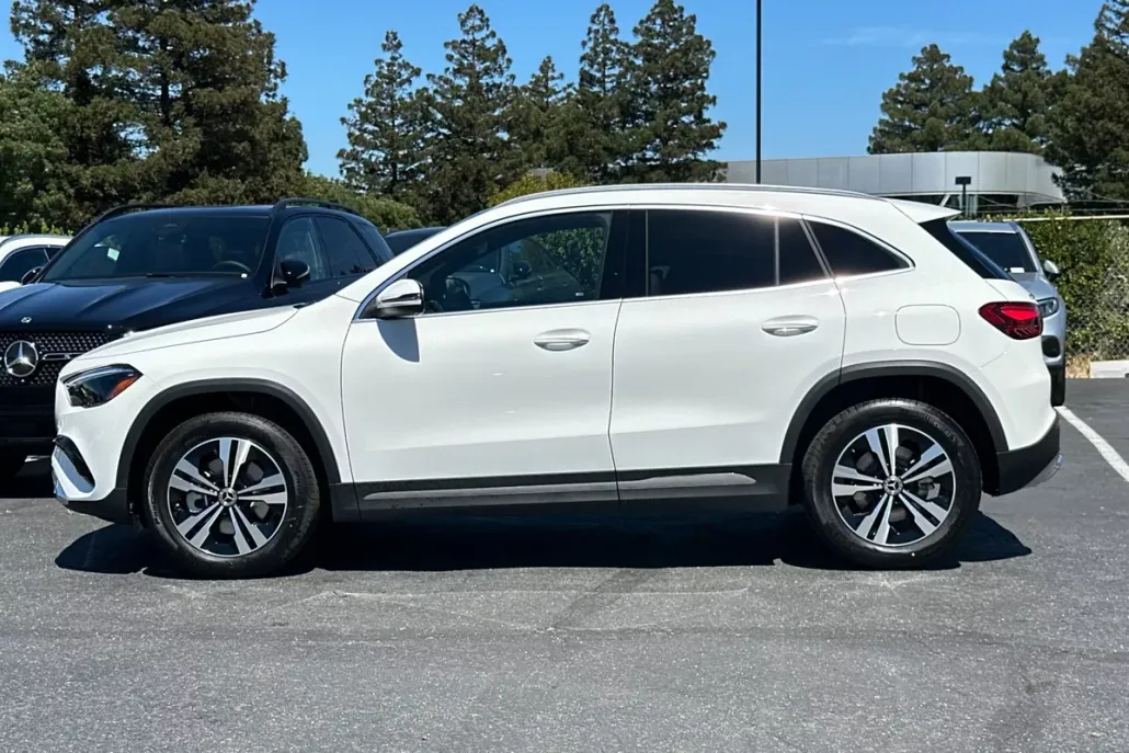 2026 Mercedes Benz GLA 250 photo 1