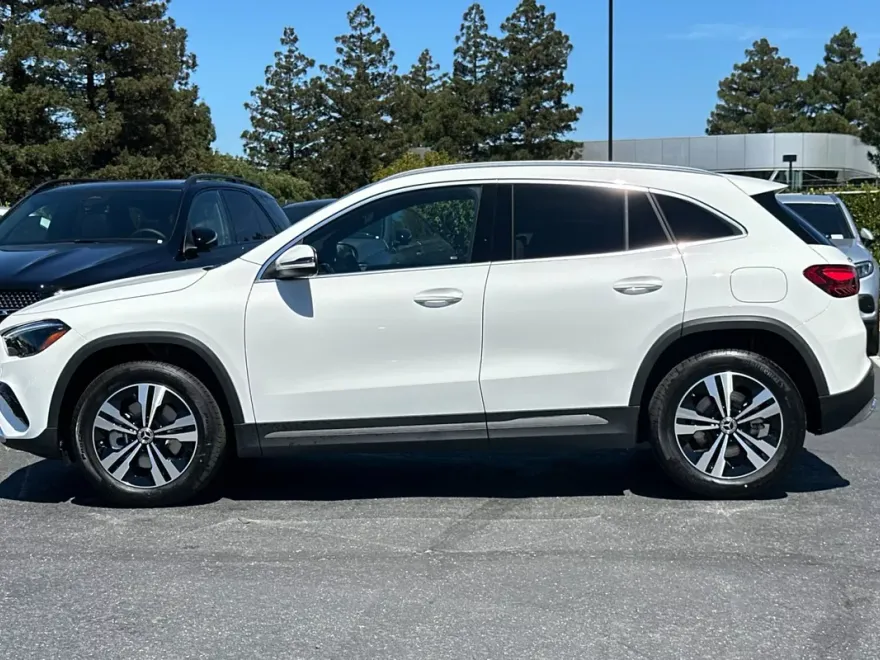 2026 Mercedes Benz GLA 250 photo 1