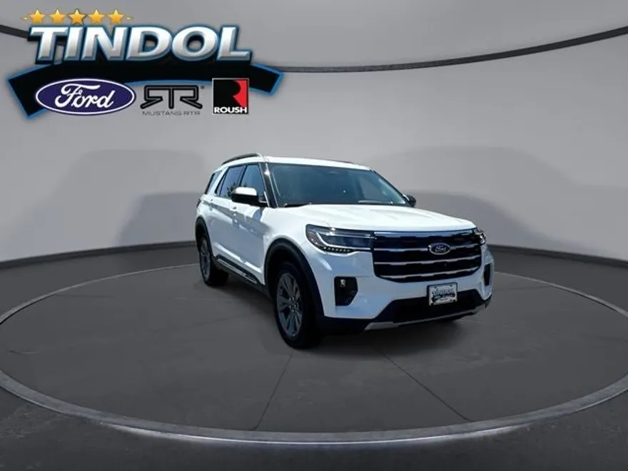 2025 Ford Explorer photo 1