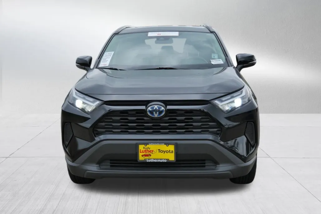 2023 Toyota RAV4 Hybrid XLE photo 1