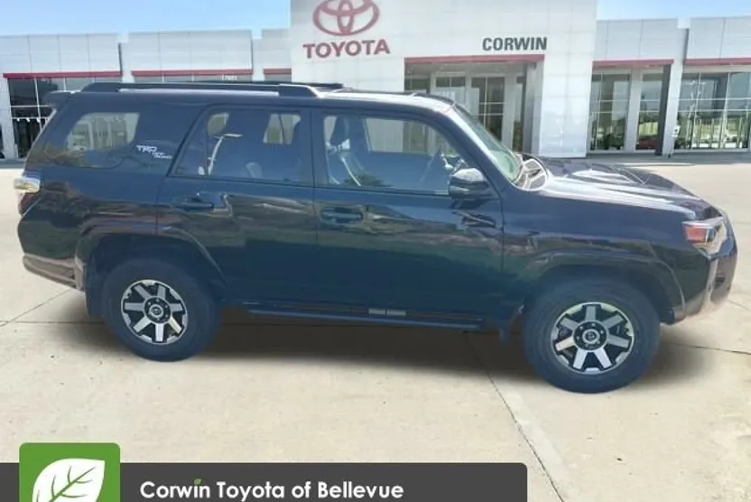 2022 Toyota 4Runner TRD photo 1