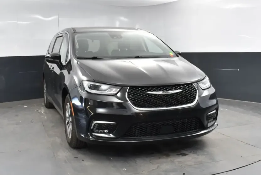 2022 Chrysler Pacifica Hybrid Touring L photo 1