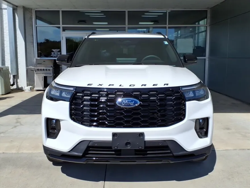2025 Ford Explorer ST-Line photo 1