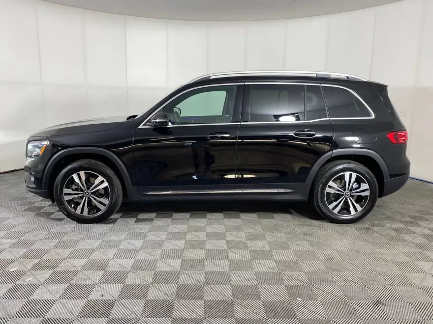 2025 Mercedes Benz GLB 250 4MATIC photo 1