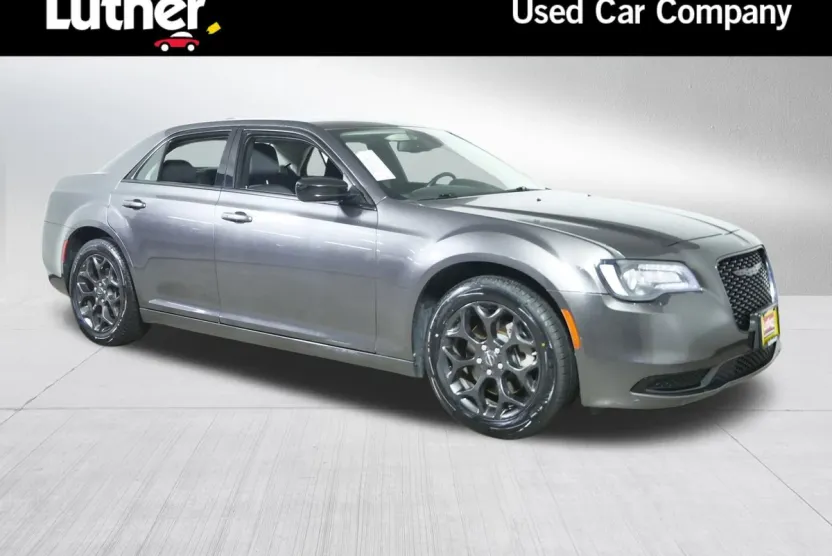 2022 Chrysler 300 Touring photo 1