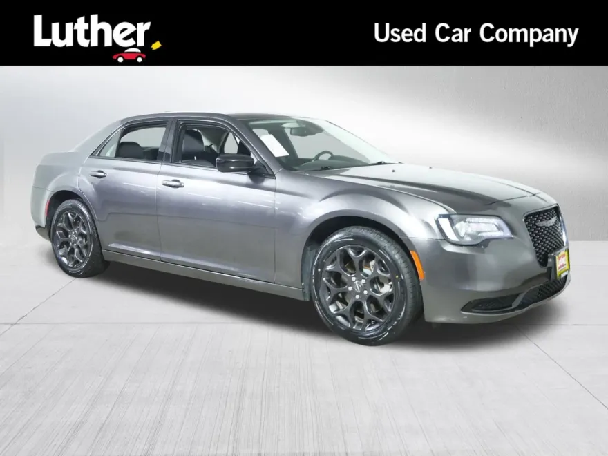 2022 Chrysler 300 Touring photo 1