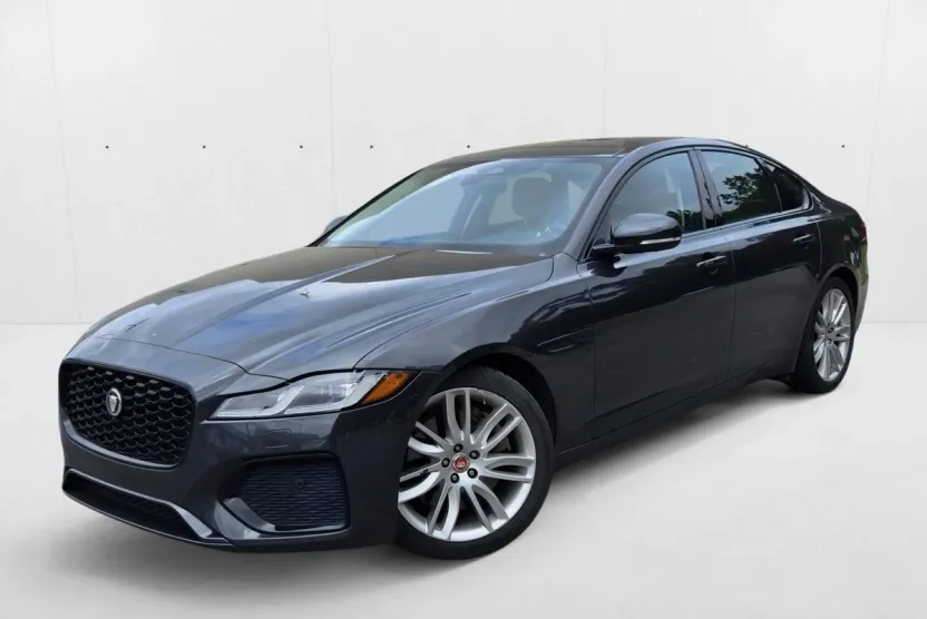 2023 Jaguar XF SE photo 1
