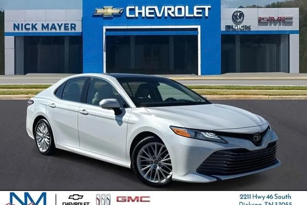 2018 Toyota Camry SE XLE photo 1