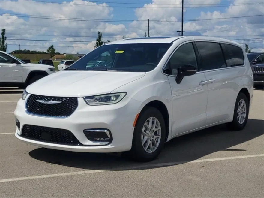 2026 Chrysler Pacifica photo 1