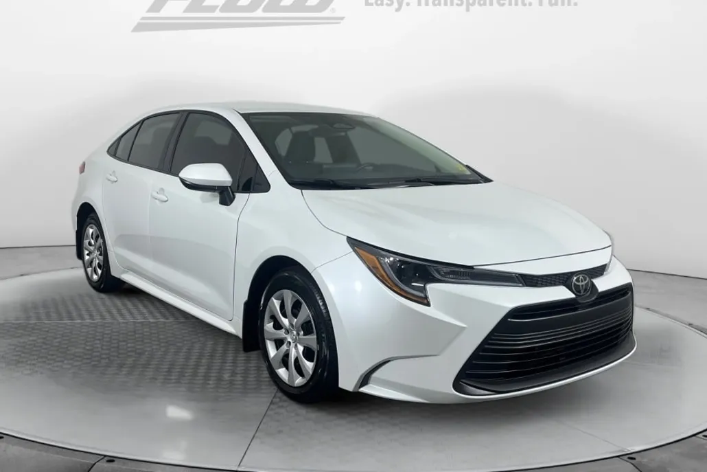 2025 Toyota Corolla LE photo 1