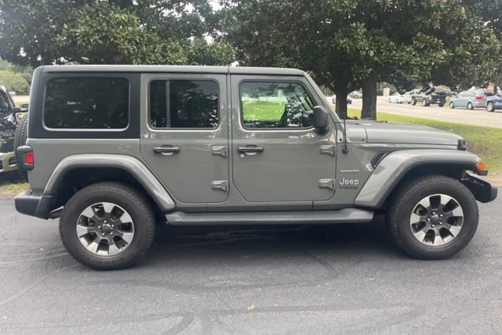 2022 Jeep Wrangler Unlimited Sahara photo 1