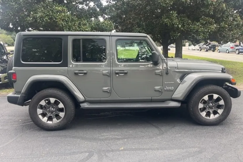 2022 Jeep Wrangler Unlimited Sahara photo 1