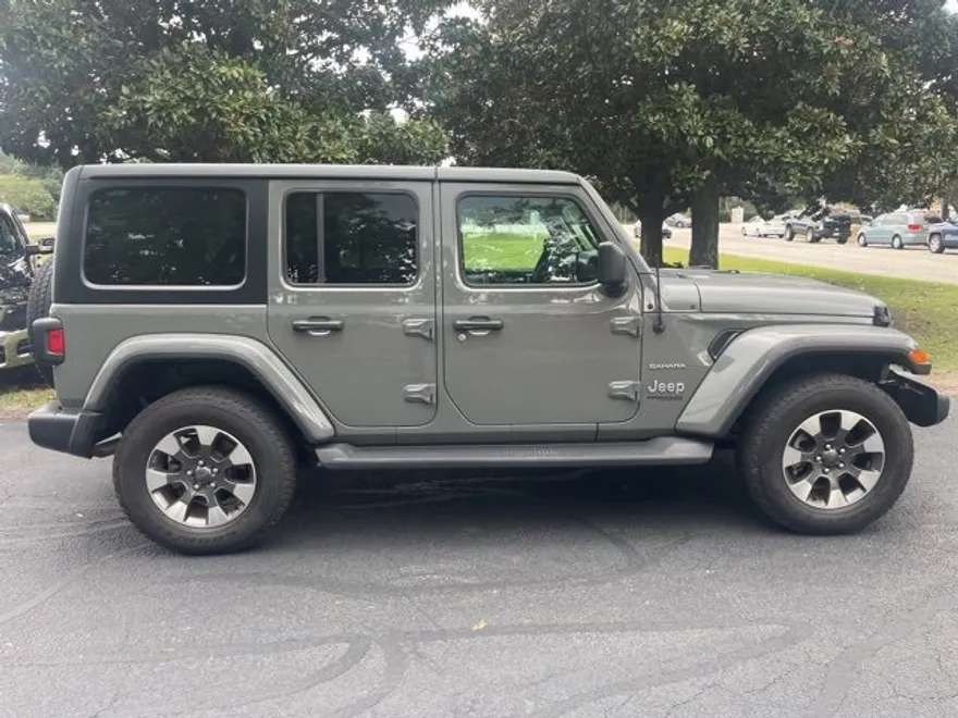 2022 Jeep Wrangler Unlimited Sahara photo 1