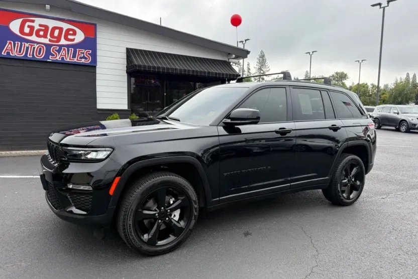 2023 Jeep Grand Cherokee Limited photo 1