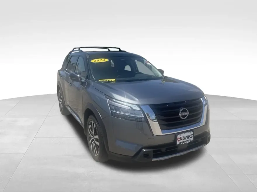 2024 Nissan Pathfinder Platinum photo 1