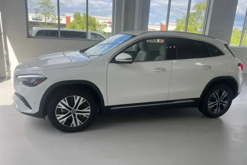 2025 Mercedes Benz GLA 250 photo 2