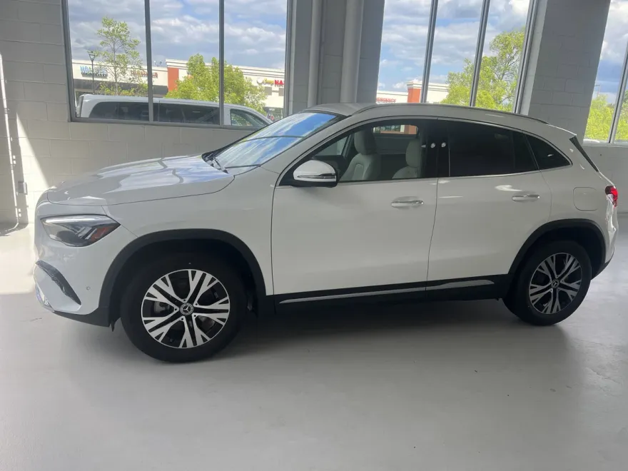 2025 Mercedes Benz GLA 250 photo 2