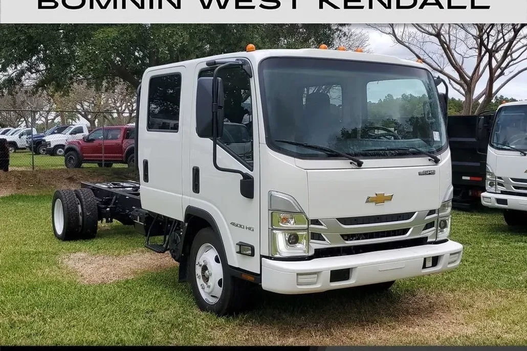2025 Chevrolet Silverado 4500HD Base photo 1