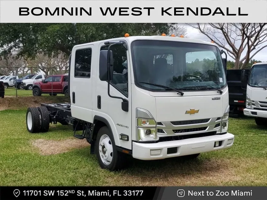 2025 Chevrolet Silverado 4500HD Base photo 1