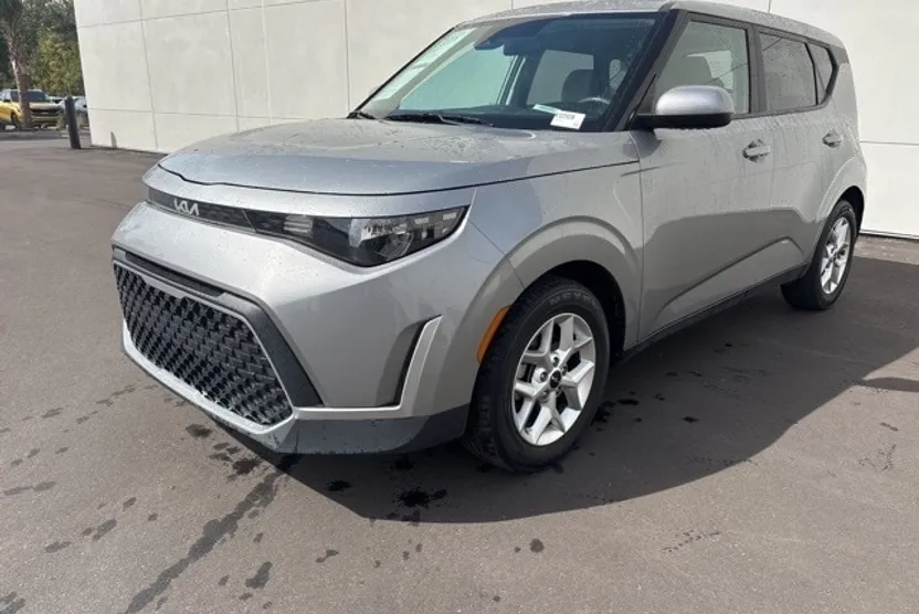 2023 Kia Soul LX S photo 1