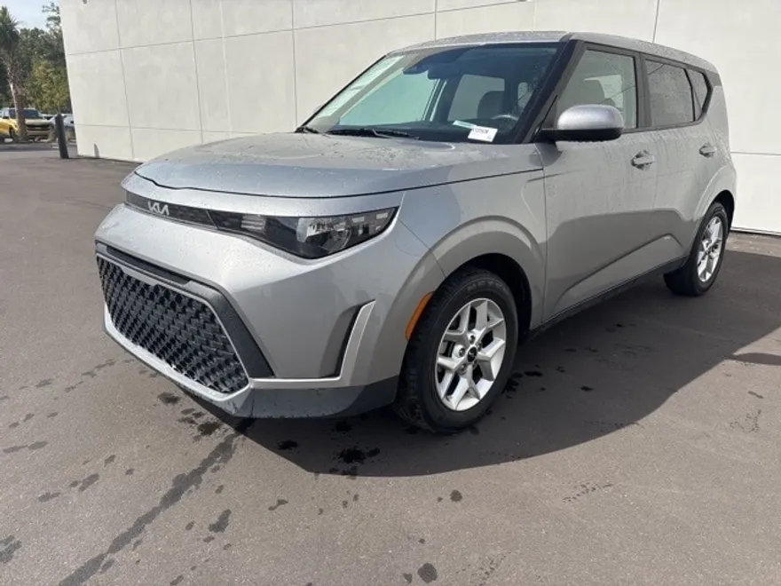 2023 Kia Soul LX S photo 1