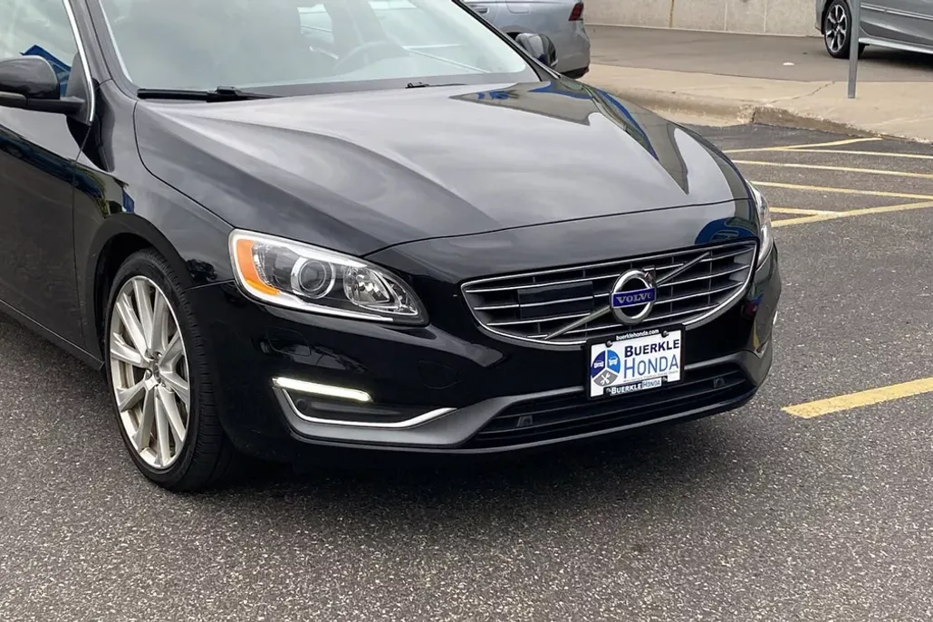 2017 Volvo S60 T5 Inscription Platinum photo 1