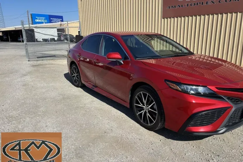 2024 Toyota Camry SE photo 1