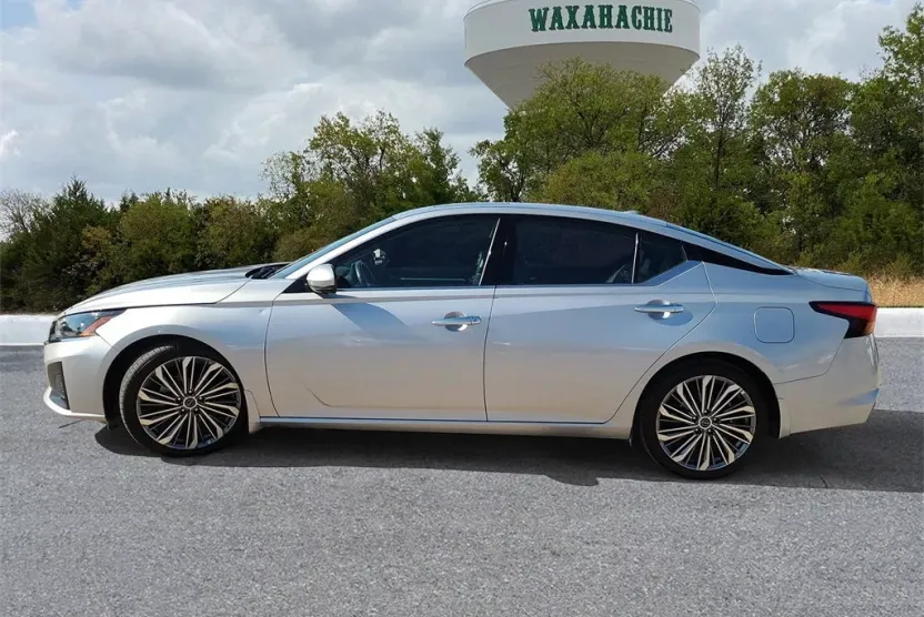 2023 Nissan Altima 2.5 SL photo 1