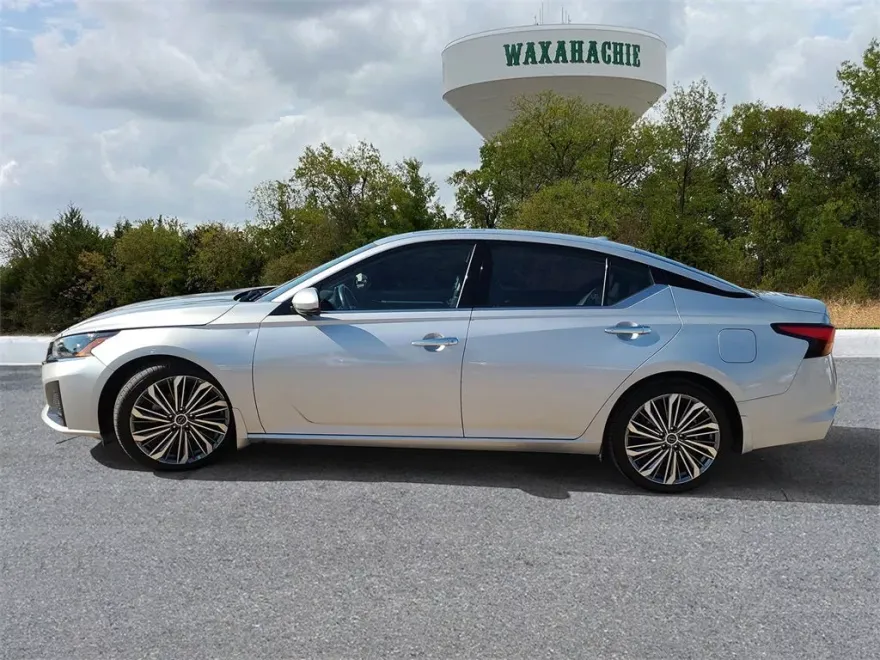 2023 Nissan Altima 2.5 SL photo 1