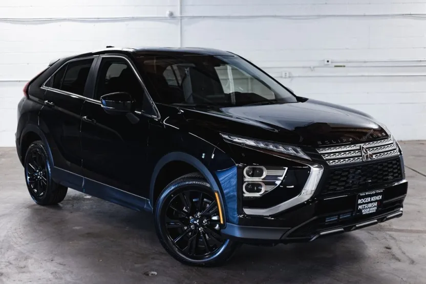 2025 Mitsubishi Eclipse Cross LE photo 1