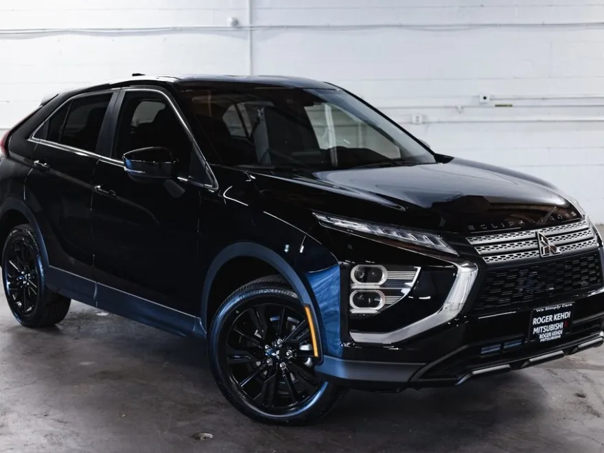 2025 Mitsubishi Eclipse Cross LE photo 1