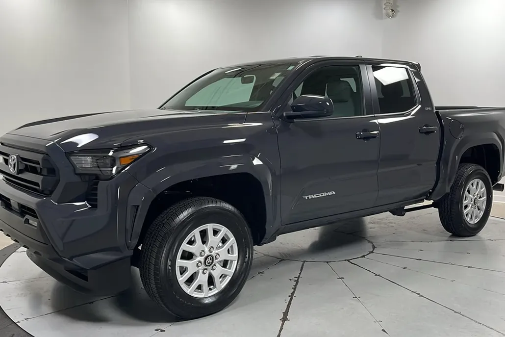 2025 Toyota Tacoma SR5 photo 1