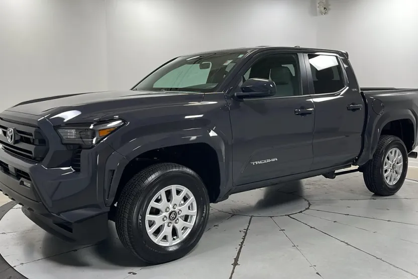2025 Toyota Tacoma SR5 photo 1
