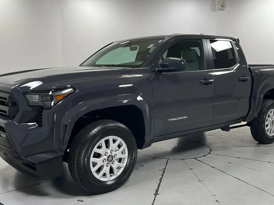 2025 Toyota Tacoma SR5 photo 1