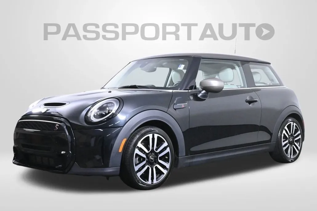 2023 Mini Cooper 2 Door Hardtop Signature photo 1
