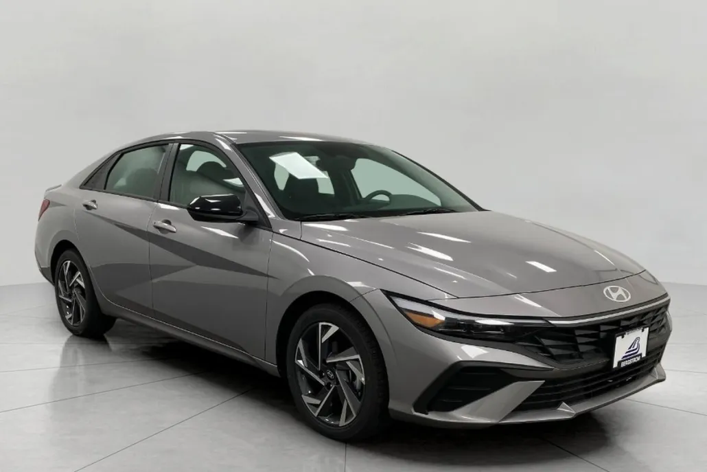 2025 Hyundai Elantra SEL Sport photo 1