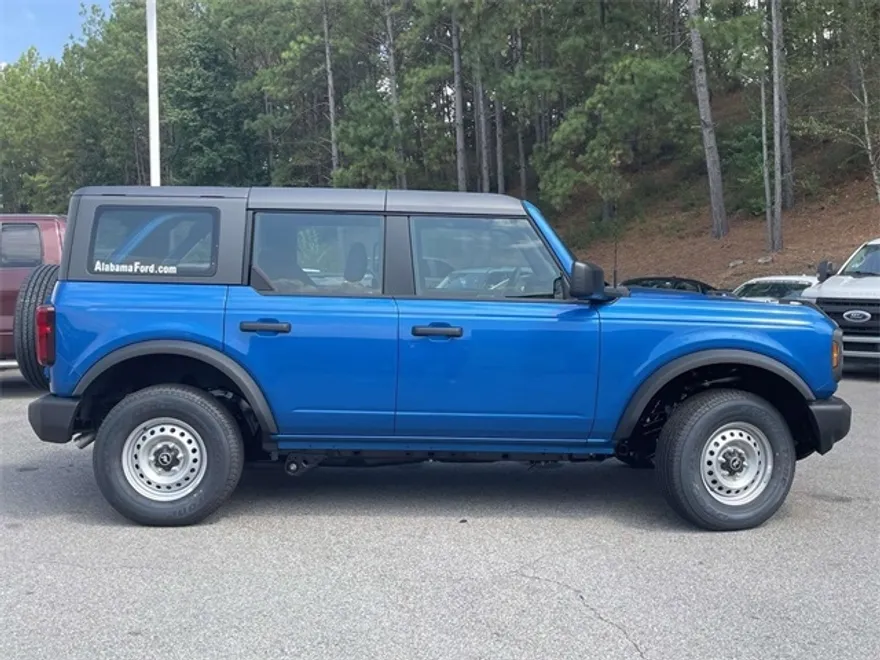 2025 Ford Bronco Base photo 1