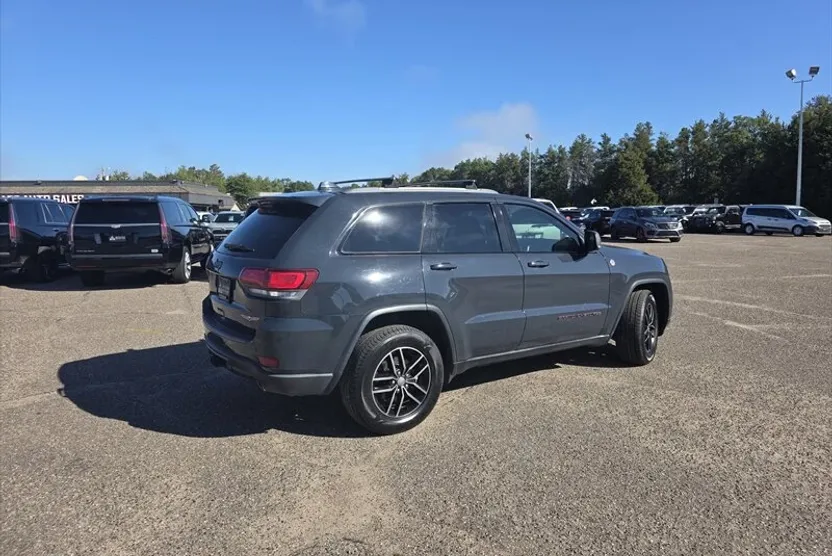 2017 Jeep Grand Cherokee Trailhawk photo 1