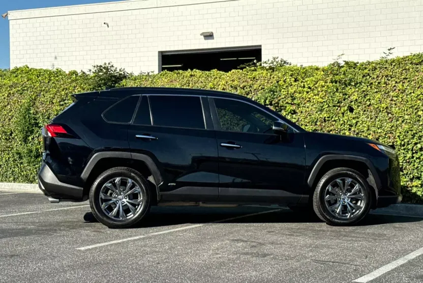 2023 Toyota RAV4 Hybrid Limited photo 1