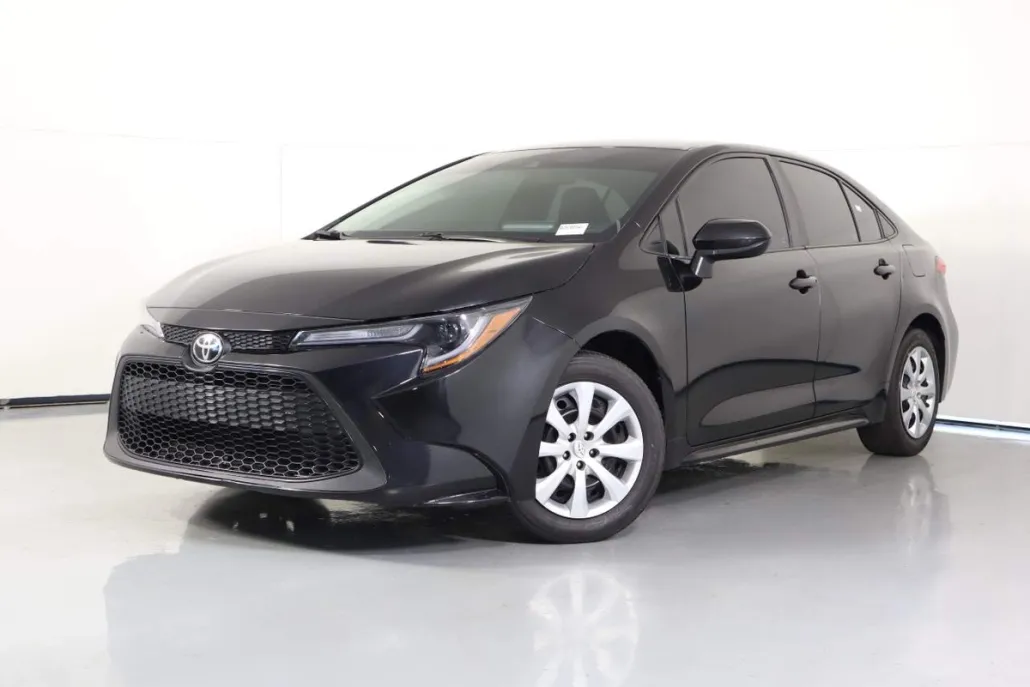 2022 Toyota Corolla LE photo 1