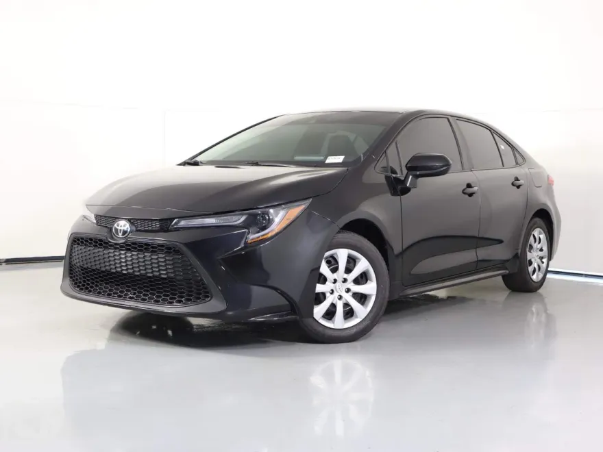 2022 Toyota Corolla LE photo 1