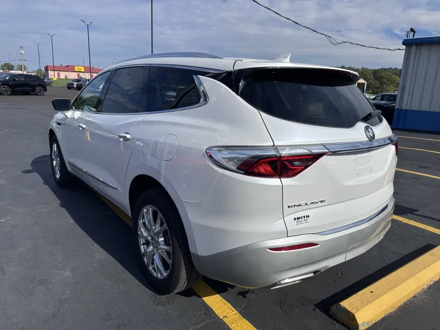 2023 Buick Enclave Essence photo 1