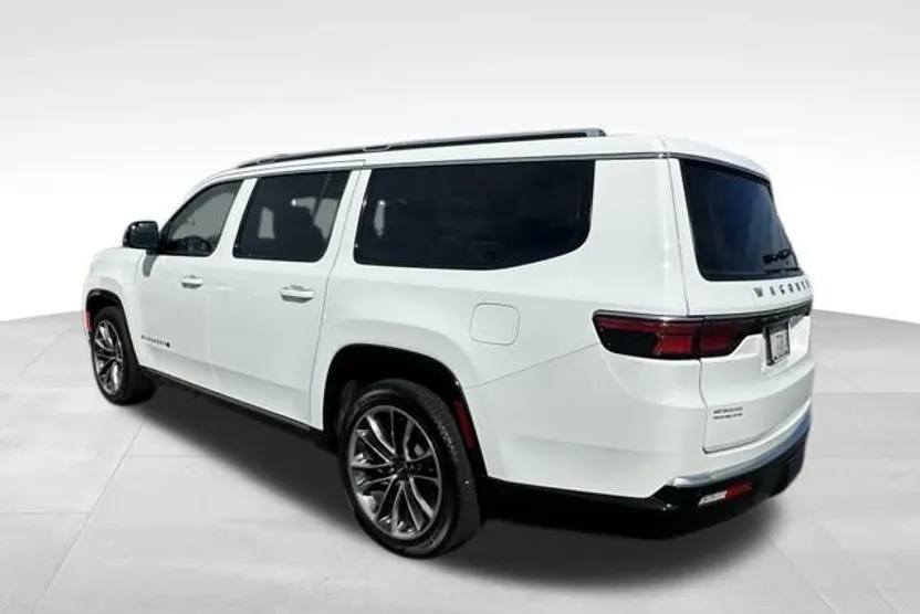 2024 Jeep Wagoneer L Series III photo 1